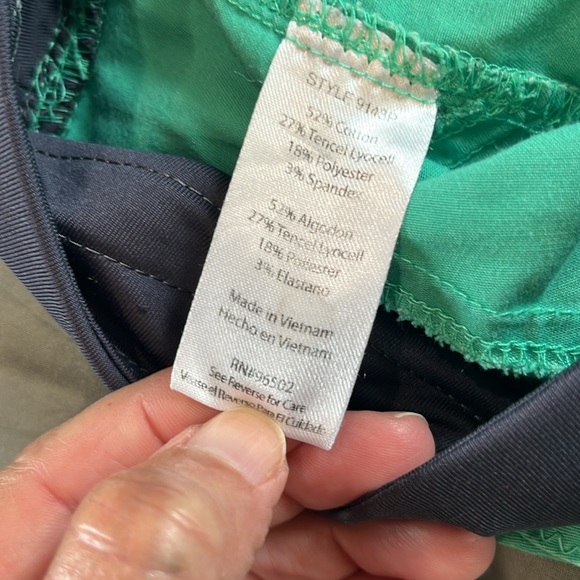 Healing Hands Scrubs - Picture 5 of 7